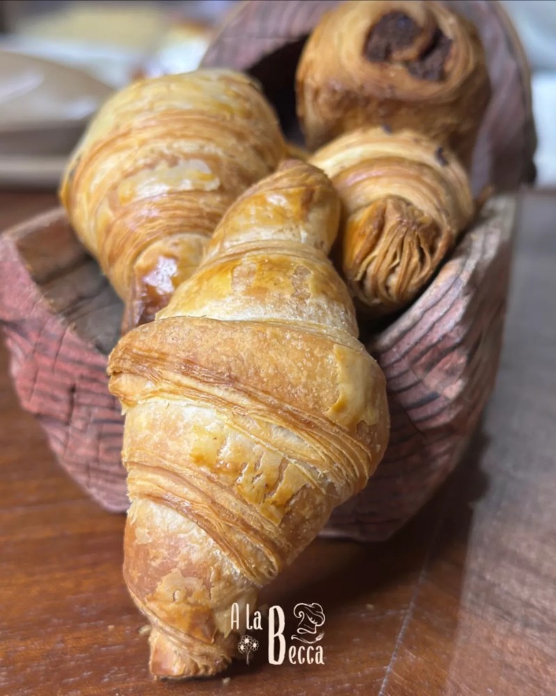 Cover Picture 1 Of A La Becca